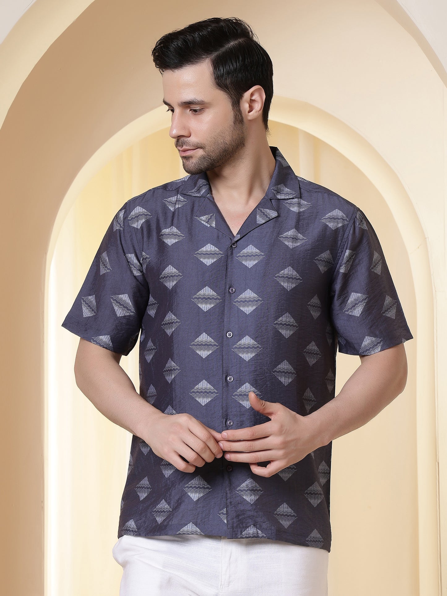 Casual men's shirt from Fithub Fashion featuring a relaxed fit, button-down front, and classic collar, ideal for everyday wear.